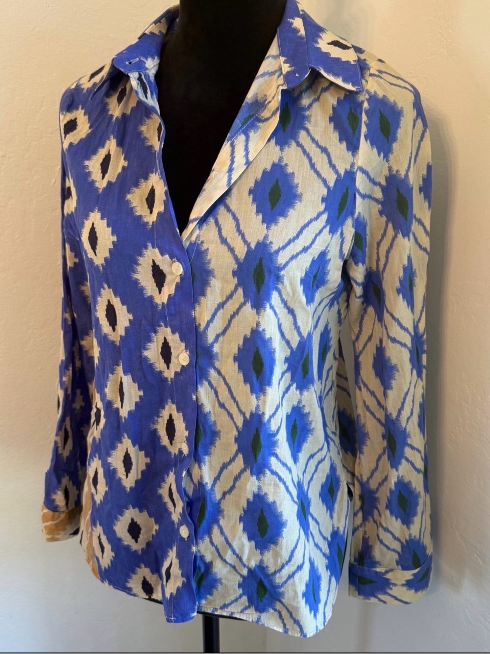Women’s Zara Long Sleeve Blue Patterned Button-Up Top (Size S)